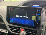 【大画面ナビ】人気の大型10インチナビを装備。存在感のある大画面はインパクト大!ナビ利用時のマップ表示は見やすく、テレビやDVDは臨場感がアップ!いつものドライブがグッと楽しくなります♪