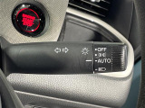 【オートライト(AUTO)】外の明るさをシステムが感知して、自動でヘッドライトが点灯します!ヘッドライトをつけ忘れを防ぐ便利機能です。