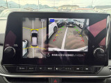 クルマを空から見たような映像が映る、アラウンドビューモニターで、車両周辺の安全確認も一目できます!小さなお子様や障害物も確認できるので、運転のしやすさだけではなく事故防止にも役立ちます♪
