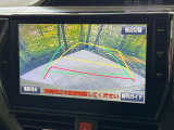 【バックカメラ】駐車時に後方がリアルタイム映像で確認できます。大型商業施設や立体駐車場での駐車時や、夜間のバック時に大活躍!運転スキルに関わらず、今や必須となった装備のひとつです!