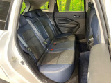 後部座席も気になるようなキズ・汚れやへたり等、大きなダメージはなく、良好な状態です。
