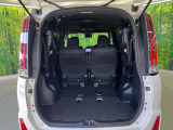 普段のお買い物や通勤、送迎等に十分な荷室スペースを確保しております。シートを跳ね上げると、大きな荷物の積載も可能です♪