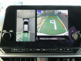 まるで空から見下ろしたかのような映像を映し出すアラウンドモニターだから、車庫入れもラクラクです!