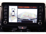 パノラミックビューモニター付きです。車両を上から見たような映像をディスプレイオーディオ画面に表示。運転席からの目視だけでは見にくい、車両周辺の状況をリアルタイムでしっかり確認できます。