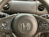 ハンドルにHondaセンシング系のクルーズコントロールやレーンキープアシストなどのスイッチが装備されています。ハンドルから手を離さず安全に操作できます。
