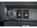 寒い日はすぐにあたたかくなるシートヒーターは重宝します。暖房を控えめにすることで燃費の向上にもなります。車内の空気が汚れたり乾燥したりする心配も減ります。
