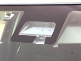 【スズキ セーフティサポート】走行中に前方の車両等を認識し、衝突しそうな時は警報とブレーキで衝突回避と被害軽減をアシスト。より安全にドライブをお楽しみいただけます。