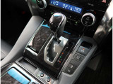 こちらのシフトは、車両にマッチしたデザインになっています!握りやすく、操作し易い配置になっていますので、いつも触れるシフトだからこそ、大切ですね!