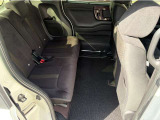 リアシートの座面を跳ね上げる事で室内を広々とした荷室としてお使いいただけます。背の高い荷物もすんなり収納できます。