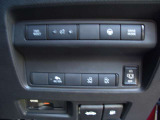 運転席右側には電動スライドドア等の各種スイッチがまとめられています!