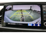 バックカメラを搭載しておりガイドラインも表示されますので車庫入れも安心ですね♪