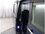 狭いスペースでも乗り降り楽々!!