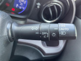【 オートライト 】オートライトなのでライトの点け忘れを気にすることなく運転が出来ます。