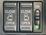 【両側パワースライドドア】スマートキーや運転席のスイッチで後席両側スライドドアの開閉が可能♪電動だから力を入れてドアを開ける必要が無く、小さなお子様でも簡単に開け閉めでき快適です♪