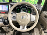 インテリアに合わせたデザインのステアリングは、運転される方のことも考え、運転しやすい形状、大きさです。是非一度、実際に触ってお確かめください。
