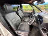 運転席シート廻りは使用感も少なく、良好な状態となっています。丁寧に使われていたことがよくわかりますね。