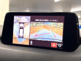 【360&deg;ビューモニター】専用のカメラにより、上から見下ろしたような視点で360度クルマの周囲を確認することができます☆死角部分も確認しやすく、狭い場所での切り返しや駐車もスムーズに行えます。
