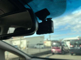 現在の車社会に必須なドライブレコーダーは装着済みです。
