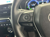 運転中、オーディオの操作をしてて、ハッとしたことはありませんか?ステアリングスイッチは、運転中でもハンドルでオーディオの操作が可能です。安全なドライブをサポートします。
