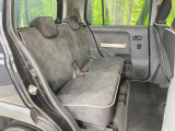 後部座席も気になるようなキズ・汚れやへたり等、大きなダメージはなく、良好な状態です。