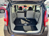 後席を倒すことでより大きい荷物や長い荷物を積むことができます!