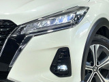 【LEDヘッドライト】悪天候や夜間走行時も良好な視界を確保し安心して運転できる高輝度LEDヘッドライトを装備!点灯速度が早く、消費電力も抑えられています。