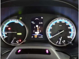 とっても見やすいメーターです。夜間時はラグジュアリーな気分にさせてくれる照明が魅力ですので、夜のドライブも楽しみになりますよ♪