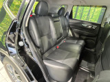後部座席も気になるようなキズ・汚れやへたり等、大きなダメージはなく、良好な状態です。