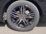 アルミホイールです。足元が引き立つので、車全体のイメージがアップしますよ