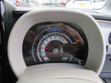 実はメーター表示にも様々な工夫が凝らしてあります。ぜひ実車でご確認ください♪