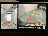 パノラミックビューモニター付きです。車両を上から見たような映像をディスプレイオーディオ画面に表示。運転席からの目視だけでは見にくい、車両周辺の状況をリアルタイムでしっかり確認できます。
