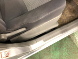 痛みの出やすい運転席シートの角、フロアマット、座面、ともに良好です