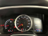 とっても見やすいメーターです。夜間時はラグジュアリーな気分にさせてくれる照明が魅力ですので、夜のドライブも楽しみになりますよ♪