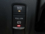 『パーキングブレーキ』です♪♪『オートホールド』は走行停止中にブレーキから足を離しても停止状態を保つ装置です♪♪