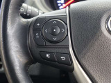 ステアリングスイッチ付き。前方から目を離すことなく操作することが可能です。