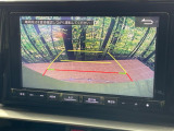 【バックカメラ】駐車時に後方がリアルタイム映像で確認できます。大型商業施設や立体駐車場での駐車時や、夜間のバック時に大活躍!運転スキルに関わらず、今や必須となった装備のひとつです!