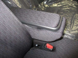 運転席にはアームレストがあります!長距離運転でも腕がつかれにくいですよ!