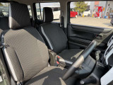 運転席シート廻りは使用感も少なく、良好な状態となっています。前オーナー様が丁寧に使っていたことがよくわかりますね。
