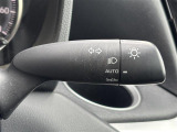 【オートライト(AUTO)】外の明るさをシステムが感知して、自動でヘッドライトが点灯します!ヘッドライトをつけ忘れを防ぐ便利機能です。