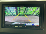 【バックカメラ】駐車時に後方がリアルタイム映像で確認できます。大型商業施設や立体駐車場での駐車時や、夜間のバック時に大活躍!運転スキルに関わらず、今や必須となった装備のひとつです!