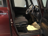 シートはフィット性も良く、楽な運転姿勢を保てます。