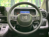 【純正革巻きステアリング】上質な革を使用することで、手にしっかり馴染みとても運転しやすいハンドルです♪