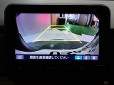 バックも安心のリアカメラ付いています。リアカメラがあると、いつでも安全にバックできますね。死角も減ります。3ビュー切り替え、ガイド線表示なので便利です。