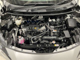 エンジンルーム内も隅々まで掃除がいきわたっています!ハイブリッド部分は初度登録から10年、もしくは3年間の長い方の保証付!ただし累計走行距離数20万キロまでとなります!