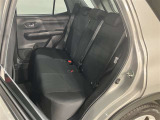 広々とした後部座席です♪気になるキズや汚れなどなく良好な状態です。