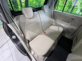 後部座席も気になるようなキズ・汚れやへたり等、大きなダメージはなく、良好な状態です。