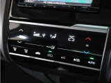 ◆オートエアコン装備◆ お好みの温度を設定をするだけで、後は、自動で風量を調節してくれます!快適にドライブが楽しめます。