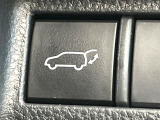 【パワーバックドア】スマートキーや運転席のボタンを押すだけでリアゲートが自動で開閉します!荷物を持っている時や、高い位置にあるバックドアを閉める際に便利な機能です♪