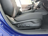 パワーシート搭載。微妙な調整が手軽にでき、ピッタリなポジションで運転することが可能です。