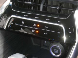 【オートエアコン】車内温度を感知して自動で温度調整をしてくれるのでいつでも快適な車内空間を創り上げます!どの席に座っても快適なドライブが楽しめます♪